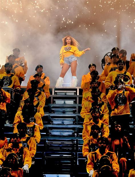 Beyoncé'nin Efsanevi Coachella Performansı: Sanatın İhtişamı ve Toplumsal Mesajlar