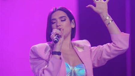 Dua Lipa’nın Enerjik Konserleri: Pop’un Yeni Yüzü ve Sahnedeki Güçlü Duruşu