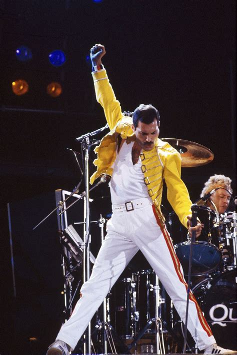 Queen'in Zaferi: Freddie Mercury'nin Unutulmaz Performansları ve Kültürel Etkisi