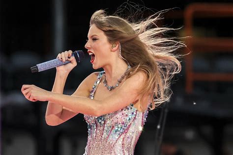 Taylor Swift'in Epik Stadyum Konserleri: Pop Müziğin Kraliçesinin Canlı Performans Şöleni